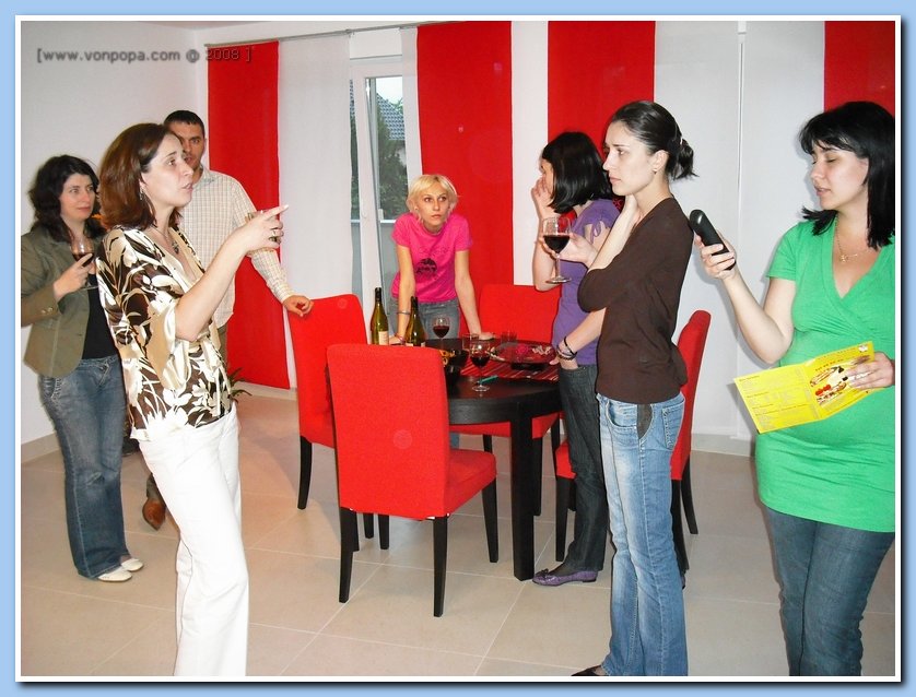 Deci comandam numai pizza sau si bere